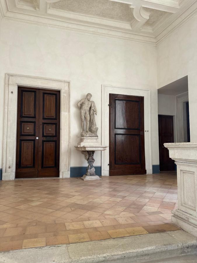 Casa Colonna - Suite Della Torre L'Aquila Bagian luar foto