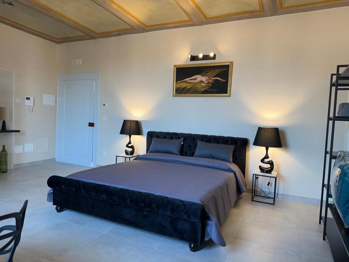 Casa Colonna - Suite Della Torre L'Aquila Bagian luar foto